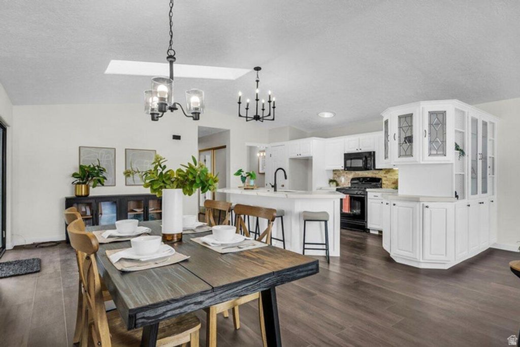 Image 3 of property listing at 1331 N DIXIE DOWNS RD #100, St. George, UT 84770