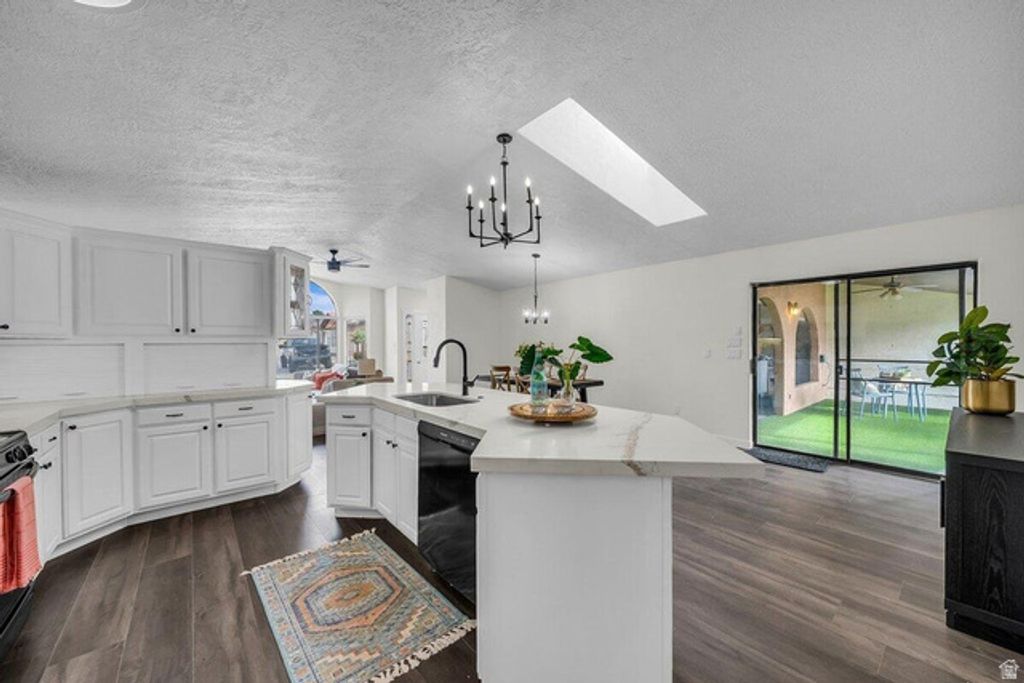 Image 5 of property listing at 1331 N DIXIE DOWNS RD #100, St. George, UT 84770