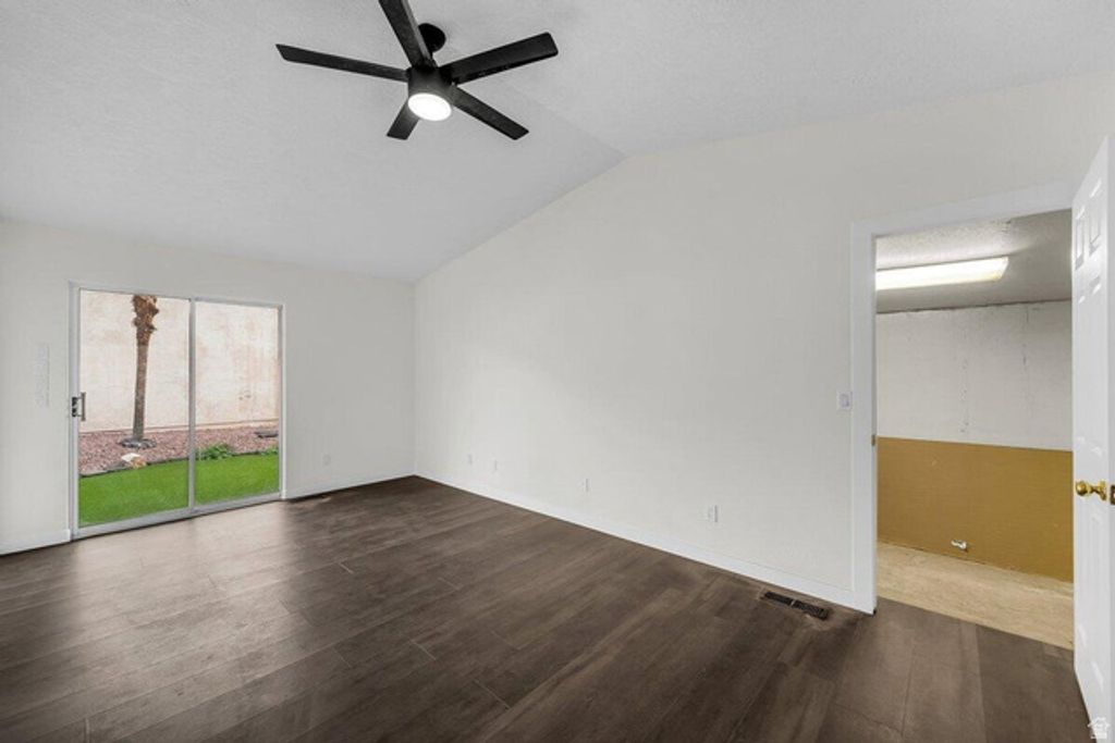 Image 6 of property listing at 1331 N DIXIE DOWNS RD #100, St. George, UT 84770