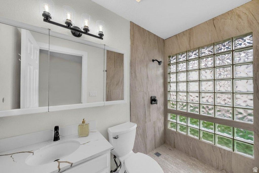 Image 8 of property listing at 1331 N DIXIE DOWNS RD #100, St. George, UT 84770