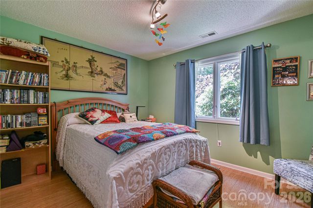 13 Silver Place, Black Mountain, NC 28711