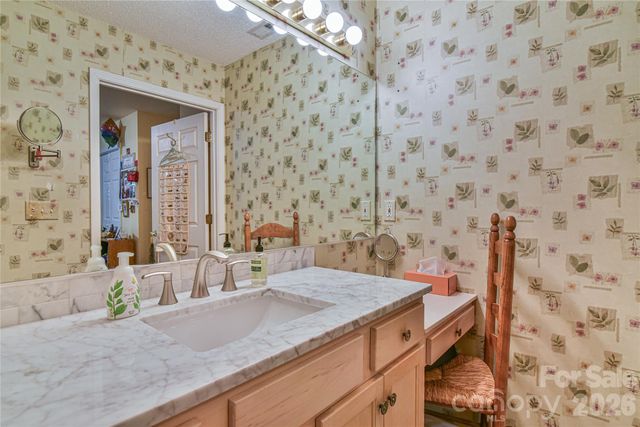 13 Silver Place, Black Mountain, NC 28711