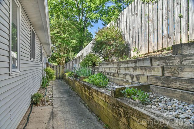 13 Silver Place, Black Mountain, NC 28711