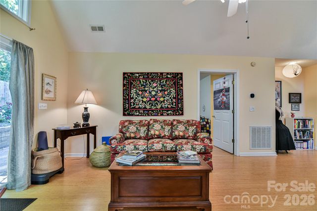 13 Silver Place, Black Mountain, NC 28711