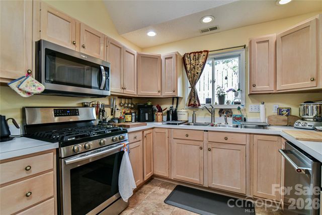 13 Silver Place, Black Mountain, NC 28711