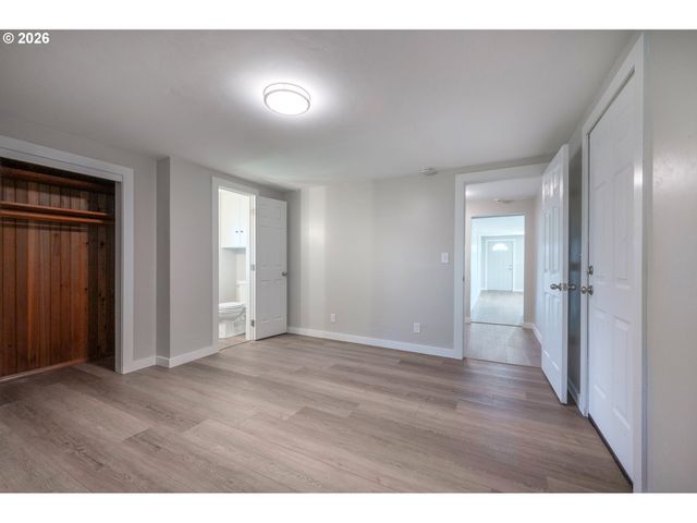 672 51ST St, Springfield, OR 97478