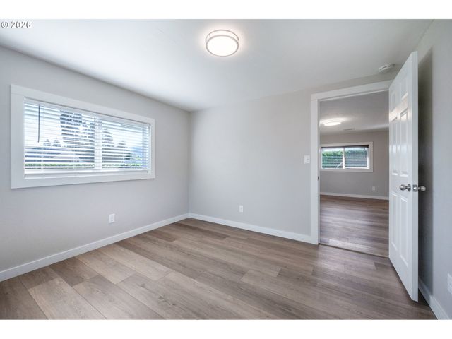 672 51ST St, Springfield, OR 97478