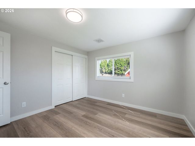 672 51ST St, Springfield, OR 97478