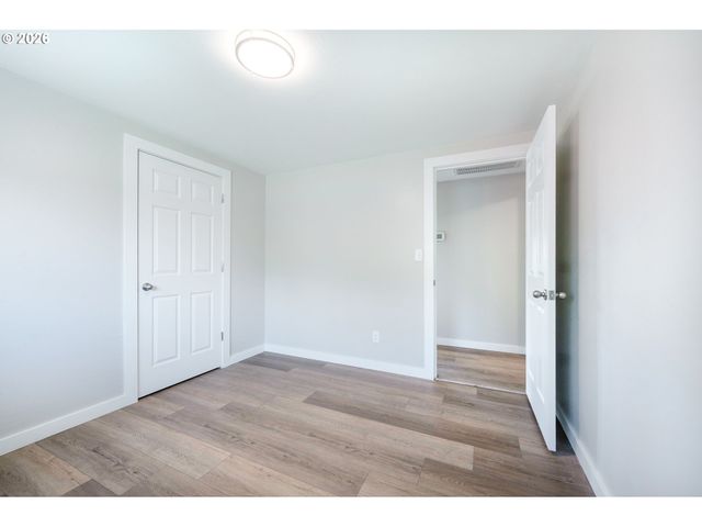 672 51ST St, Springfield, OR 97478