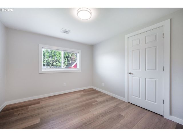 672 51ST St, Springfield, OR 97478