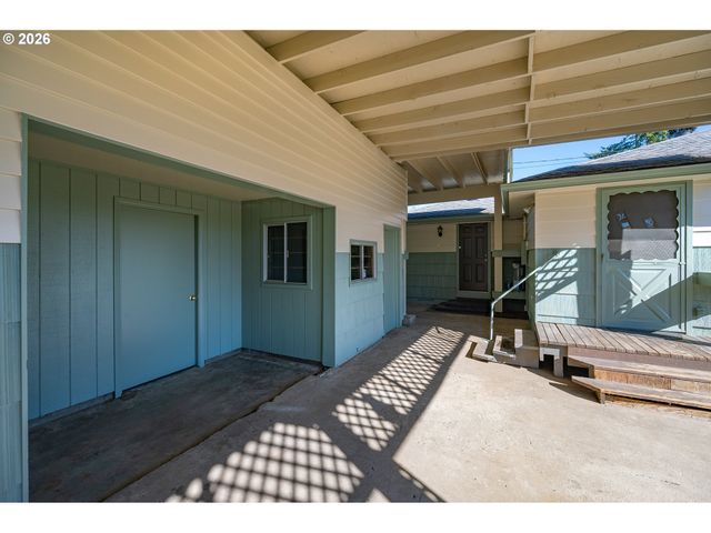 672 51ST St, Springfield, OR 97478