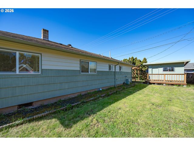 672 51ST St, Springfield, OR 97478