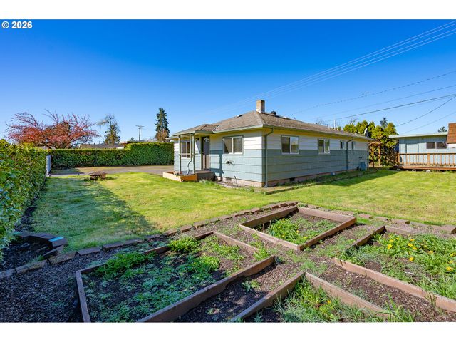 672 51ST St, Springfield, OR 97478