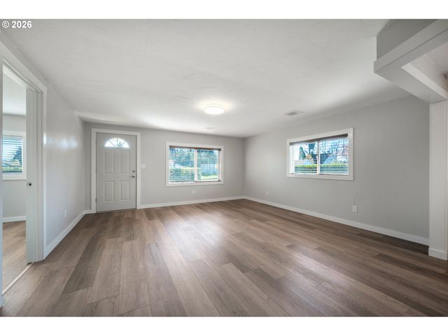 672 51ST St, Springfield, OR 97478