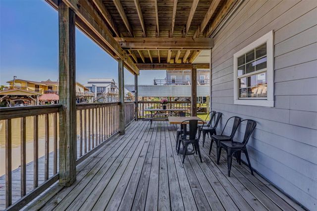90 Dolphin Lane, Freeport, TX 77541
