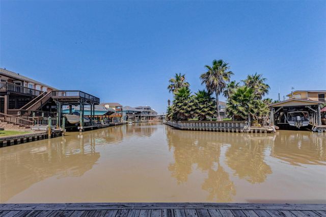 90 Dolphin Lane, Freeport, TX 77541
