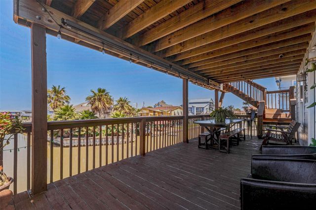 90 Dolphin Lane, Freeport, TX 77541
