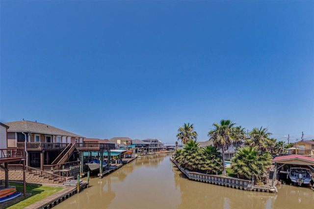 90 Dolphin Lane, Freeport, TX 77541