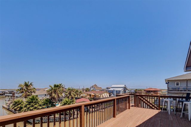 90 Dolphin Lane, Freeport, TX 77541