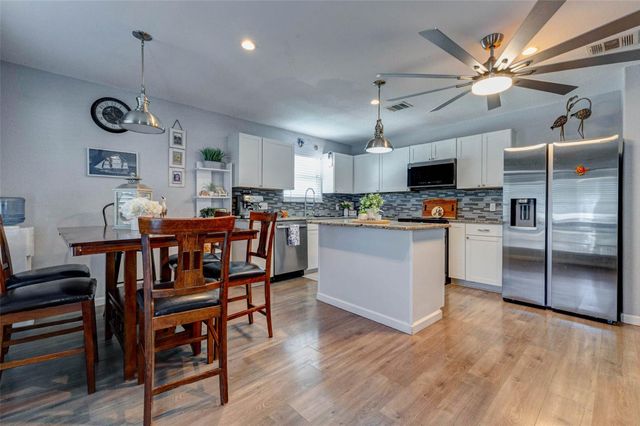 90 Dolphin Lane, Freeport, TX 77541