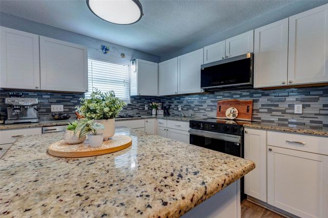 90 Dolphin Lane, Freeport, TX 77541