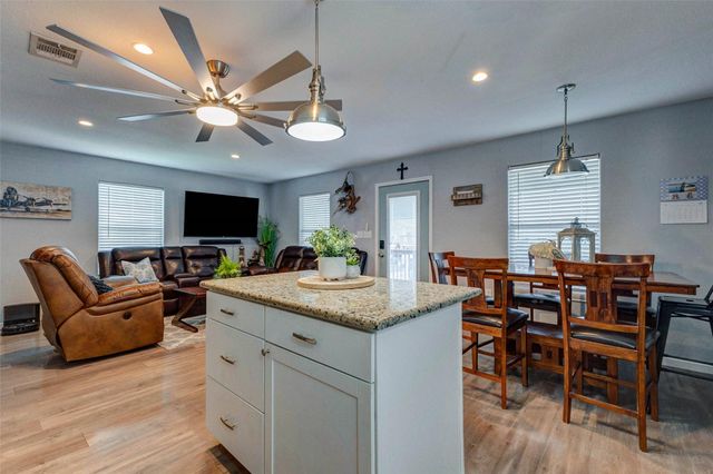 90 Dolphin Lane, Freeport, TX 77541