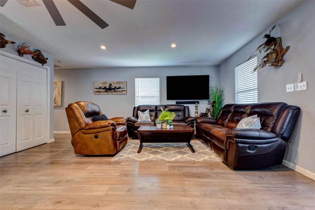 90 Dolphin Lane, Freeport, TX 77541
