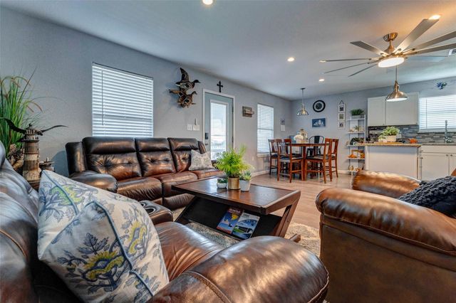 90 Dolphin Lane, Freeport, TX 77541
