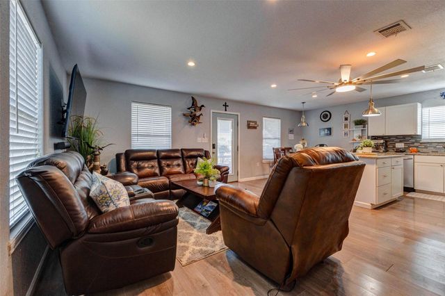 90 Dolphin Lane, Freeport, TX 77541