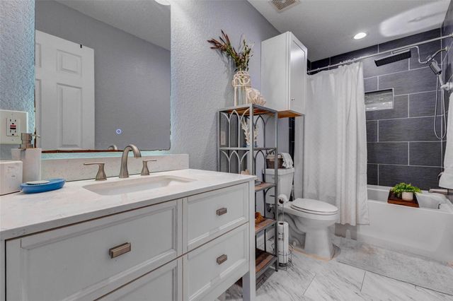 90 Dolphin Lane, Freeport, TX 77541