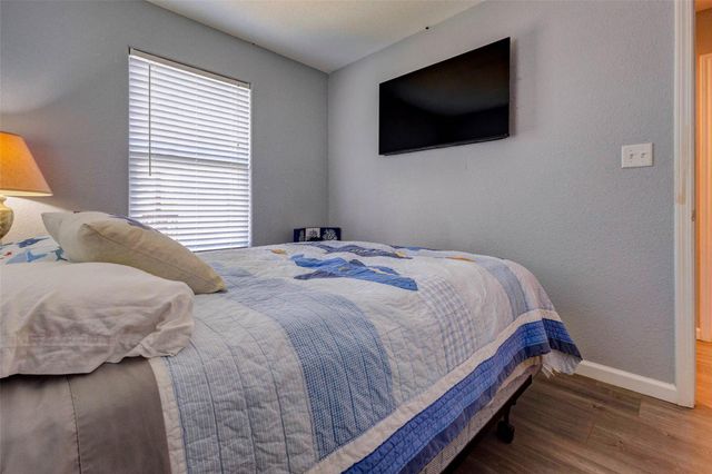 90 Dolphin Lane, Freeport, TX 77541