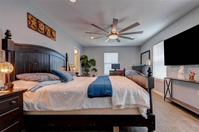 90 Dolphin Lane, Freeport, TX 77541