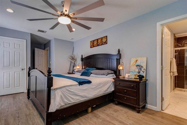 90 Dolphin Lane, Freeport, TX 77541