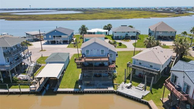 90 Dolphin Lane, Freeport, TX 77541