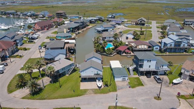 90 Dolphin Lane, Freeport, TX 77541