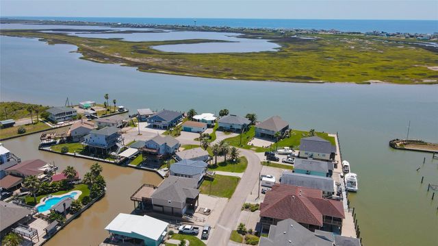 90 Dolphin Lane, Freeport, TX 77541