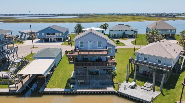 90 Dolphin Lane, Freeport, TX 77541