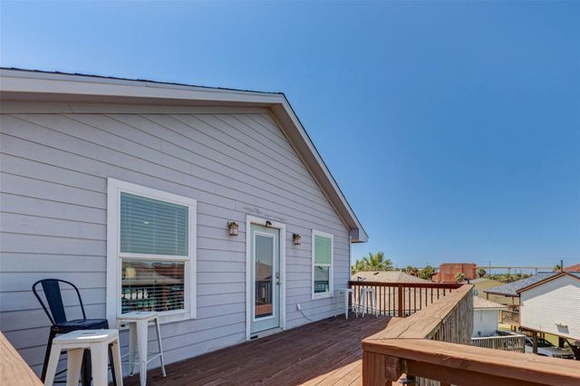 90 Dolphin Lane, Freeport, TX 77541