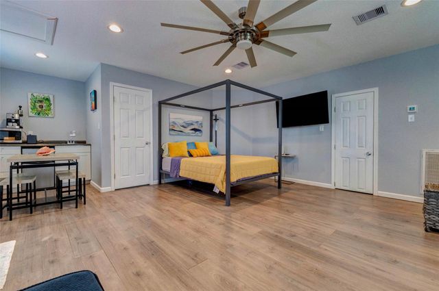 90 Dolphin Lane, Freeport, TX 77541
