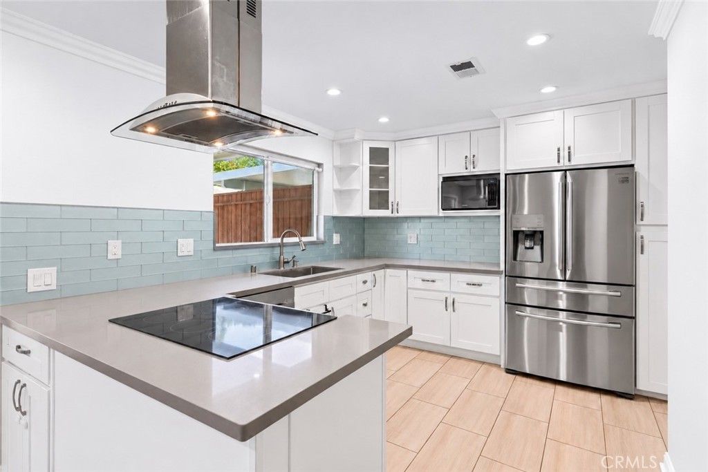 3165 College, Costa Mesa, CA 92626 — exterior