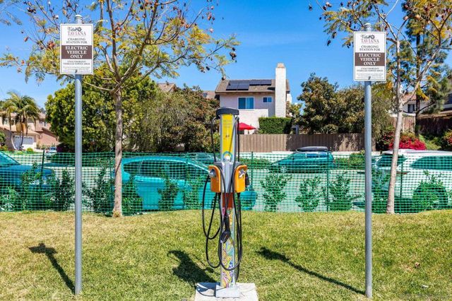 15273 Maturin 32, San Diego, CA 92127