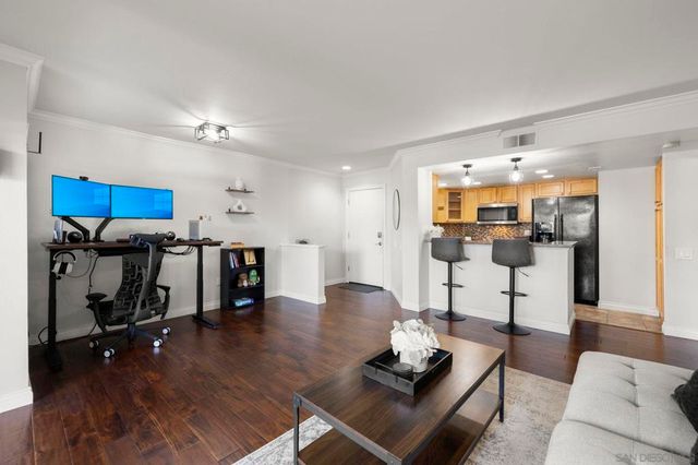 15273 Maturin 32, San Diego, CA 92127