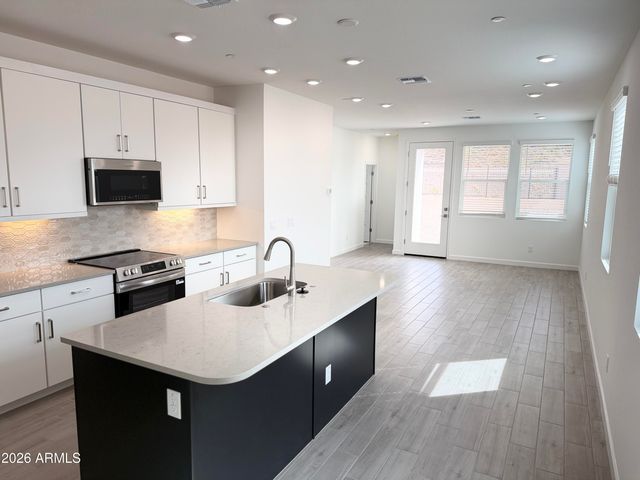 32585 N SMOKE VIEW Trail, Peoria, AZ 85383