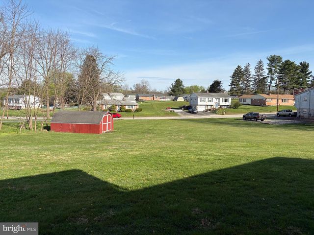 2490 CEDAR RD, York, PA 17408