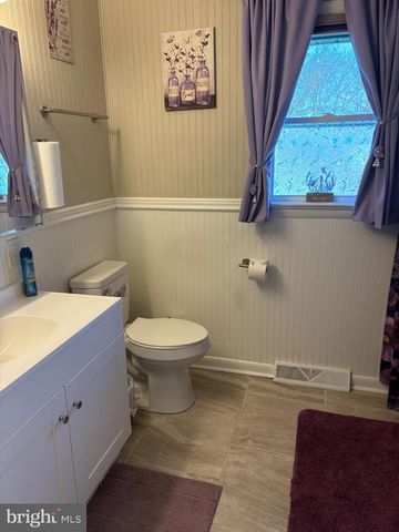 2490 CEDAR RD, York, PA 17408