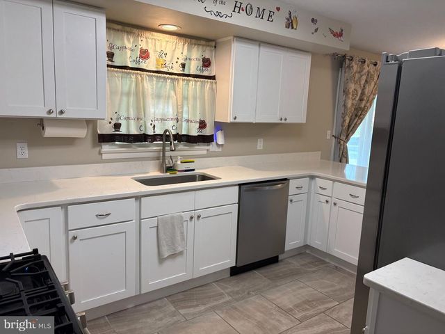 2490 CEDAR RD, York, PA 17408
