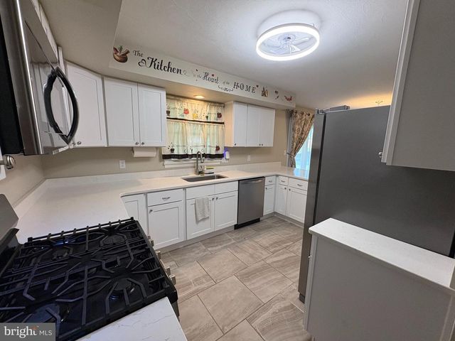 2490 CEDAR RD, York, PA 17408
