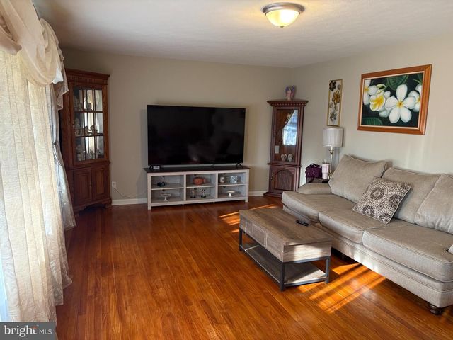 2490 CEDAR RD, York, PA 17408
