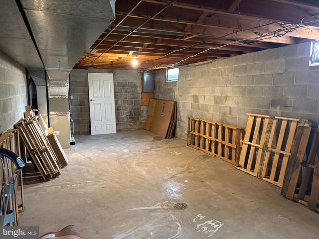 2490 CEDAR RD, York, PA 17408