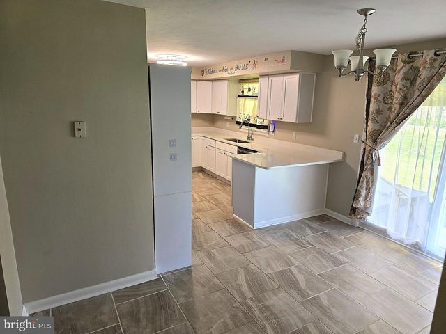 2490 CEDAR RD, York, PA 17408